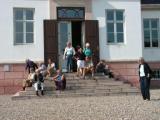 Efter besget p Reventlow Museet, blev de trtte ben hvilet, fr frokosten samme sted.